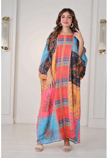 جلابية نسائية بنقوش هندسية ملونة