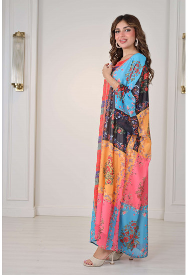 جلابية نسائية بنقوش هندسية ملونة