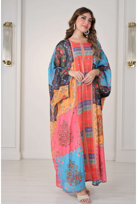 جلابية نسائية بنقوش هندسية ملونة