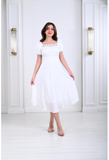 فستان ميدي نسائي بتطريز رقيق