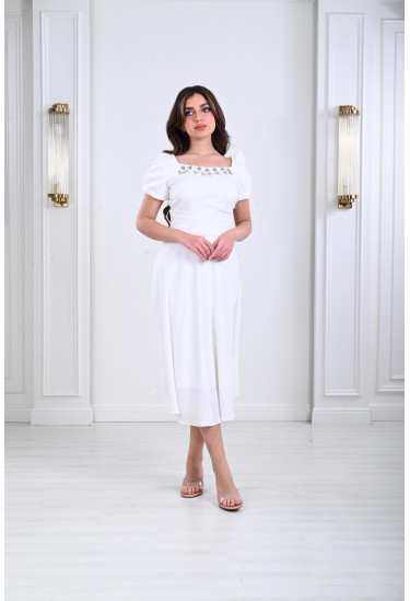 فستان ميدي نسائي بتطريز رقيق