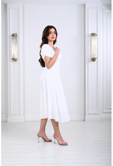 فستان ميدي نسائي بتطريز رقيق