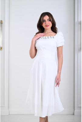 فستان ميدي نسائي بتطريز رقيق