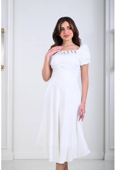 فستان ميدي نسائي بتطريز رقيق