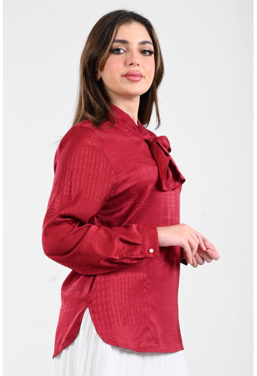بلوزة نسائية كلاسيكية أنيقة