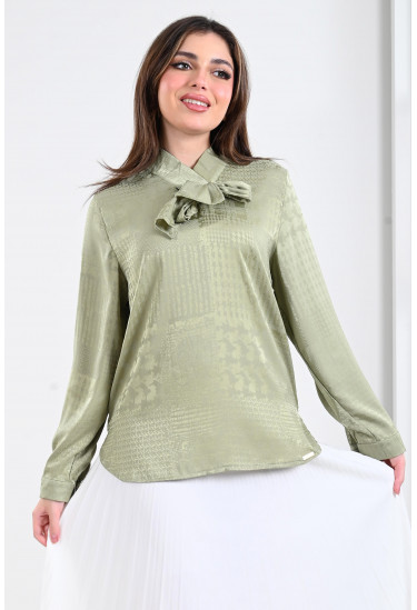 بلوزة نسائية كلاسيكية أنيقة