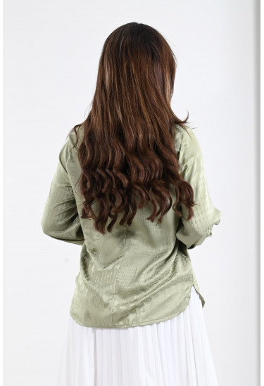 بلوزة نسائية كلاسيكية أنيقة