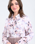 بلوزة نسائية مزينة برسومات هندسية