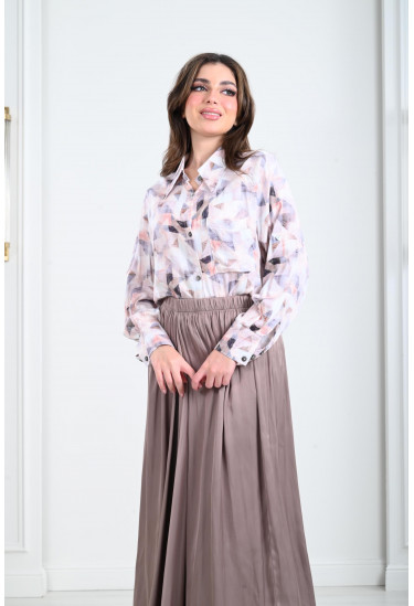 بلوزة نسائية مزينة برسومات هندسية