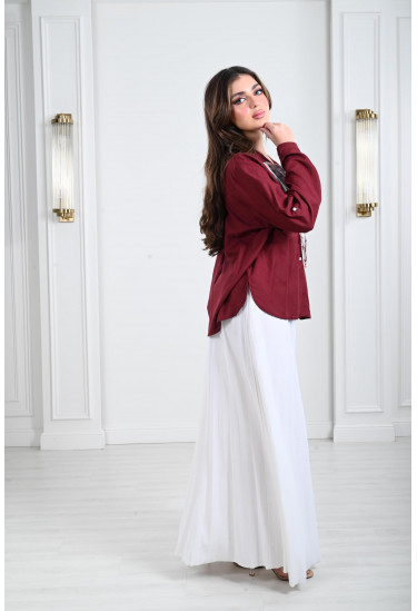 بلوزة نسائية أنيقة مع سكارف مخطط