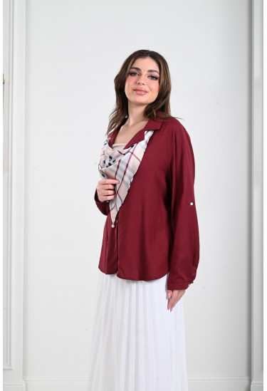 بلوزة نسائية أنيقة مع سكارف مخطط
