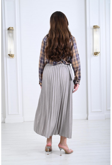 بلوزة نسائية رقيقة بنمط مخطط