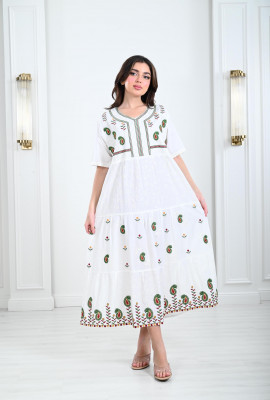 جلابية نسائية قصيرة مطرزة بخيوط ملونة