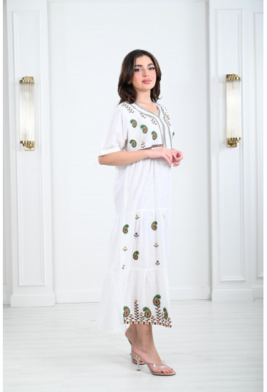 جلابية نسائية قصيرة مطرزة بخيوط ملونة جلابية نسائية قصيرة مطرزة بخيوط ملونة