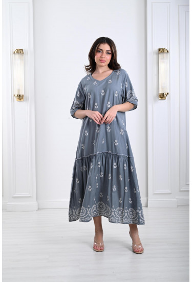 جلابية نسائية بتطريز رقيق من الزهور