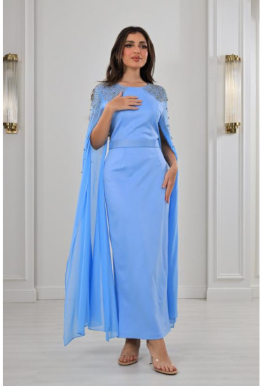 فستان سهرة مطرز بأكمام كيب 