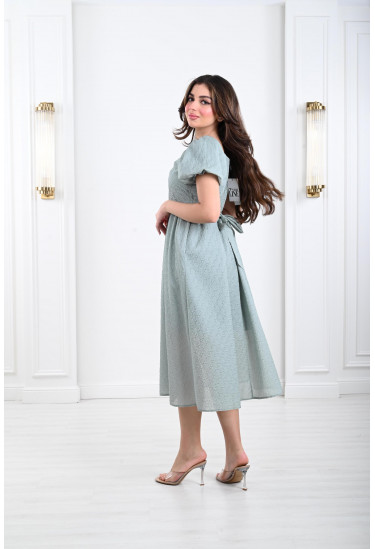 فستان ميدي بنسيج مزخرف بارز فستان ميدي بنسيج مزخرف بارز