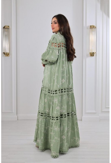 جلابية نسائية مزينة بجوبير مفرغ 