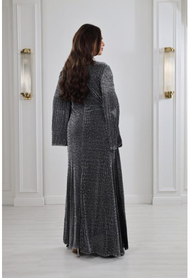 فستان سهرة مزين بزخارف بارزة فستان سهرة مزين بزخارف بارزة