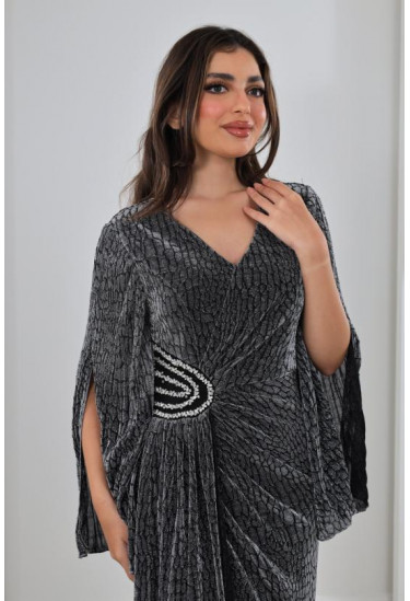 فستان سهرة مزين بزخارف بارزة فستان سهرة مزين بزخارف بارزة