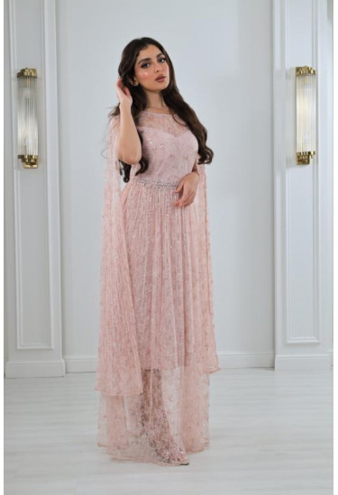 فستان نسائي من الدانتيل اللامع