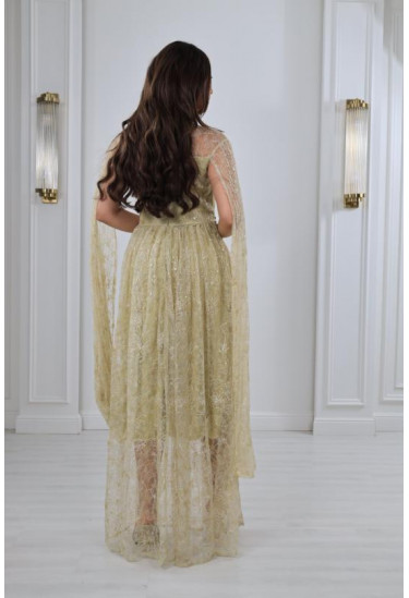 فستان نسائي من الدانتيل اللامع