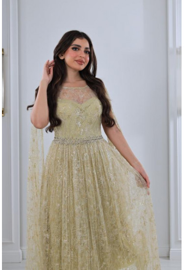 فستان نسائي من الدانتيل اللامع