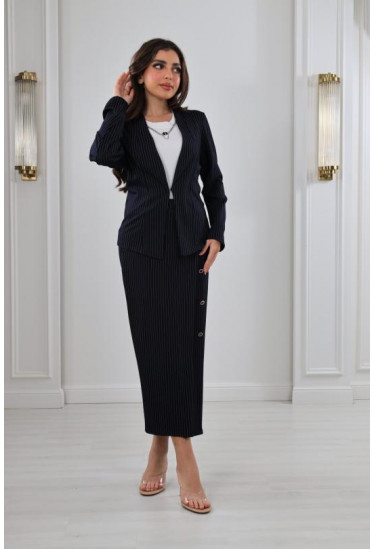 طقم نسائى راقي مزين بخطوط رقيقة