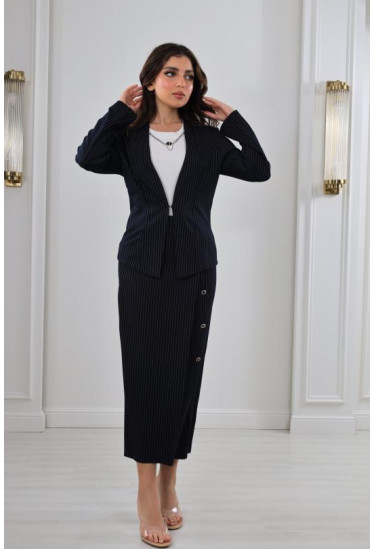 طقم نسائى راقي مزين بخطوط رقيقة