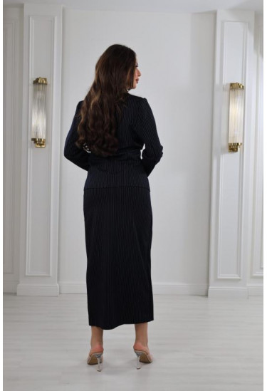 طقم نسائى راقي مزين بخطوط رقيقة