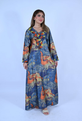 جلابية فخمة بطبعات فنية وتطريز عصري