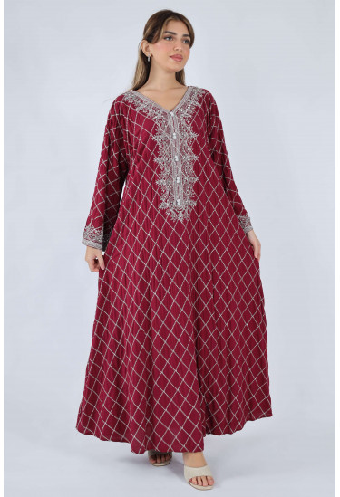 جلابيه بتطريز هندسي رقيق