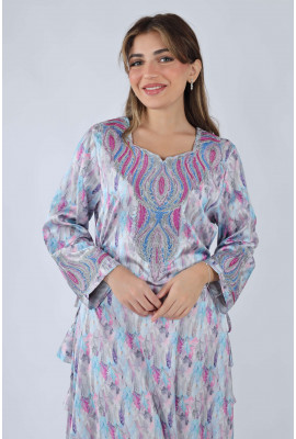 جلابية بنمط عصري و تطريز فاخر جلابية بنمط عصري و تطريز فاخر