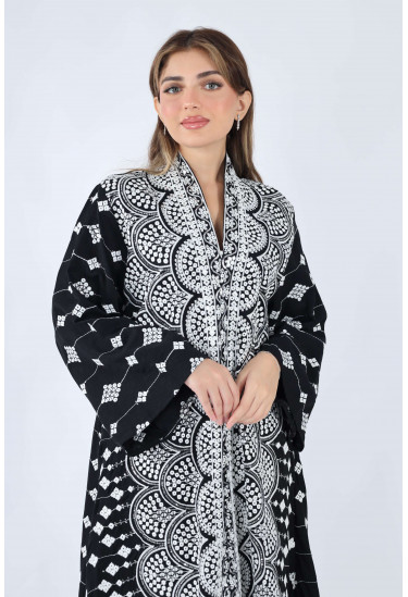 جلابية نسائية بنقوشات كلاسيكية مميزة