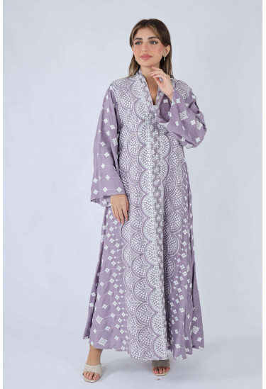 جلابية نسائية بنقوشات كلاسيكية مميزة
