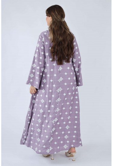 جلابية نسائية بنقوشات كلاسيكية مميزة