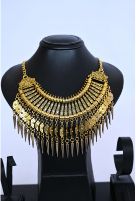  قلادة أنيقة بتصميم تراثي فريد