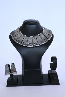 طقم عتيق بتصميم هندي مميز