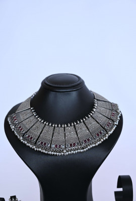 طقم عتيق بتصميم هندي مميز طقم عتيق بتصميم هندي مميز