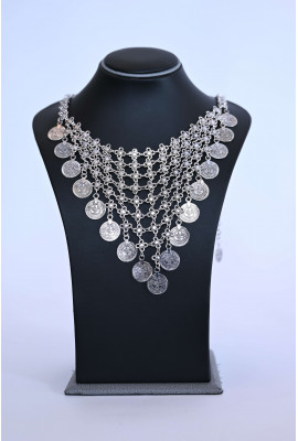 قلادة فضية تراثية بالعملات