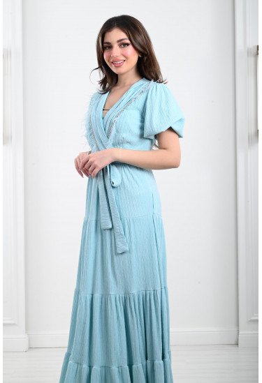 فستان نسائي بنسيج كروشية و نمط صدر كروازية