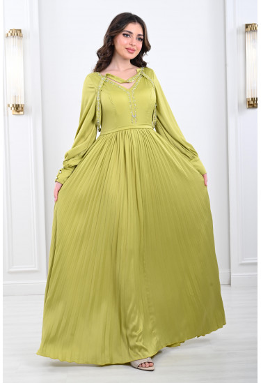 فستان نسائي طويل بتطريز رقيق 