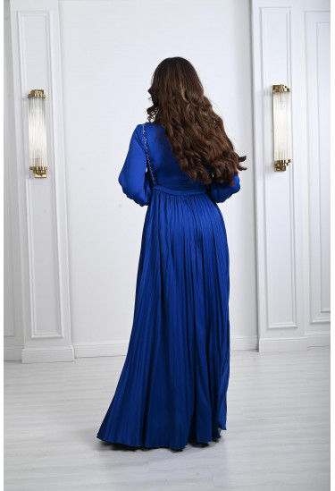 فستان نسائي طويل بتطريز رقيق 