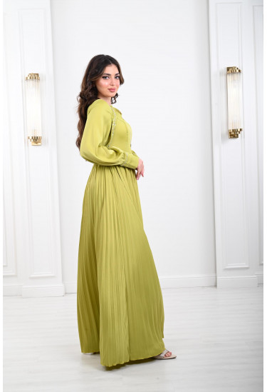 فستان نسائي طويل بتطريز رقيق 