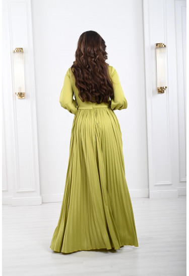 فستان نسائي طويل بتطريز رقيق 