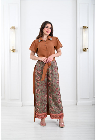 طقم نسائي رقيق مزين بالزهور