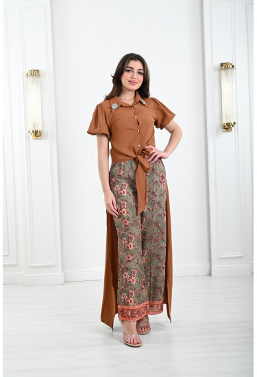 طقم نسائي رقيق مزين بالزهور