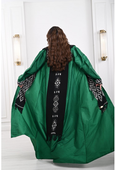 جلابية نسائية مغربية بتصميم أنيق و مميز