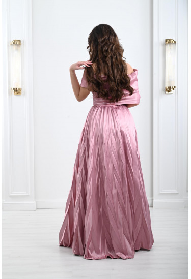 فستان سهرة نسائي بقصة فريدة و مميزة