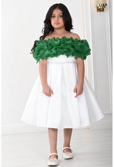 فستان بناتي بأكتاف متدلية وذو كشكشة على الصدر